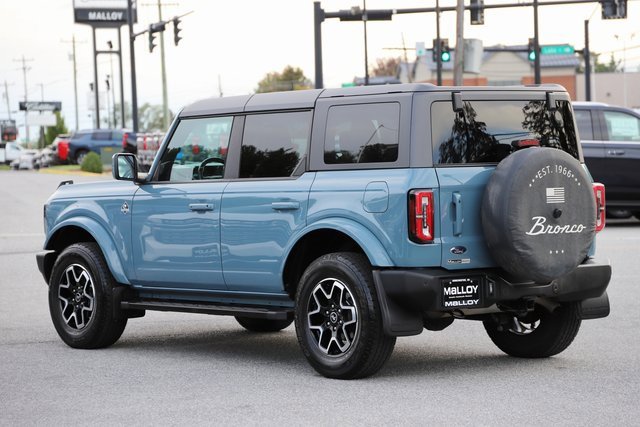 2023 Ford Bronco Outer Banks photo 2