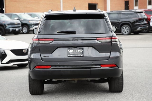 2023 Jeep Grand Cherokee Altitude photo 3