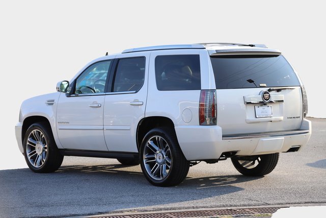 2013 Cadillac Escalade Premium photo 2