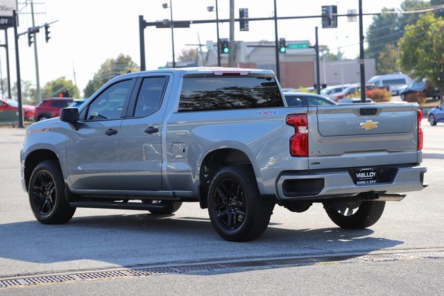 2025 Chevrolet Silverado 1500 Custom photo 2
