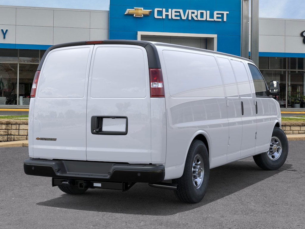 2025 Chevrolet Express Cargo 3500 photo 4