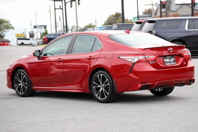 2020 Toyota Camry SE photo 2