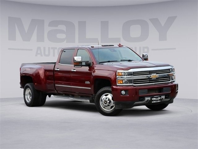 2016 Chevrolet Silverado HD High Country's photo