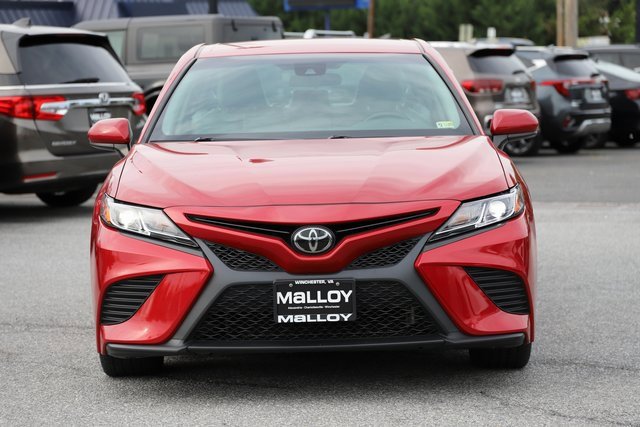 2020 Toyota Camry SE photo 4