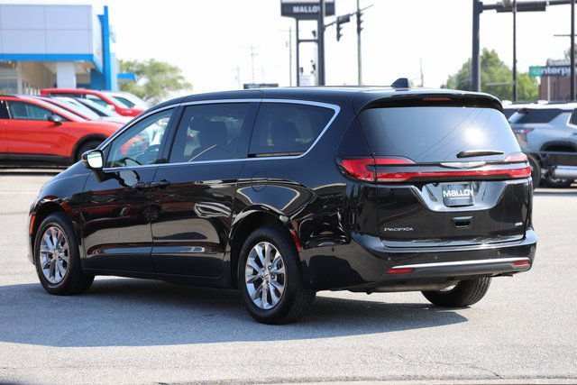 Used 2023 Chrysler Pacifica Touring L with VIN 2C4RC3BG8PR523695 for sale in Winchester, VA