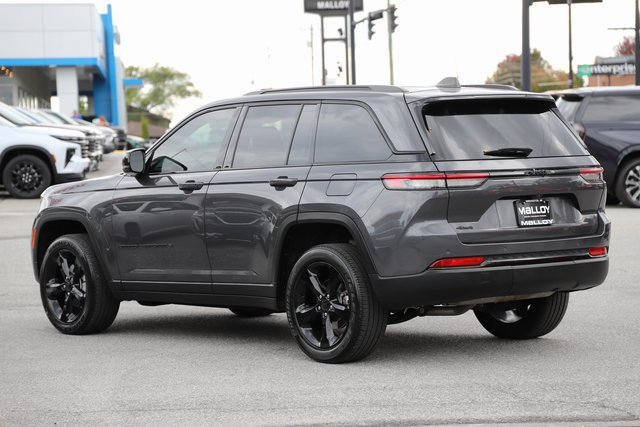 2023 Jeep Grand Cherokee Altitude photo 2