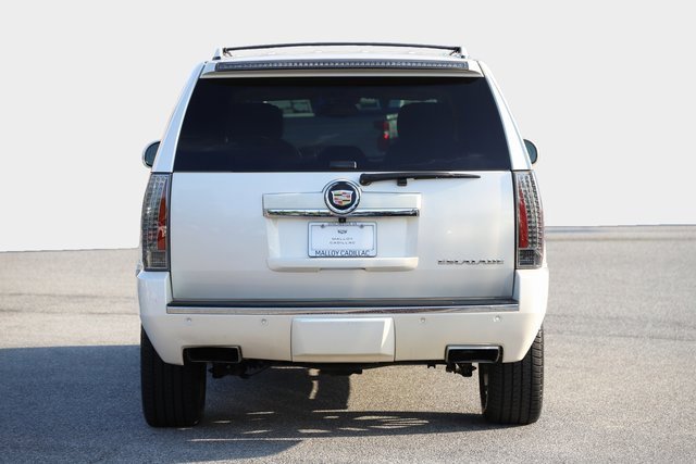 2013 Cadillac Escalade Premium photo 3