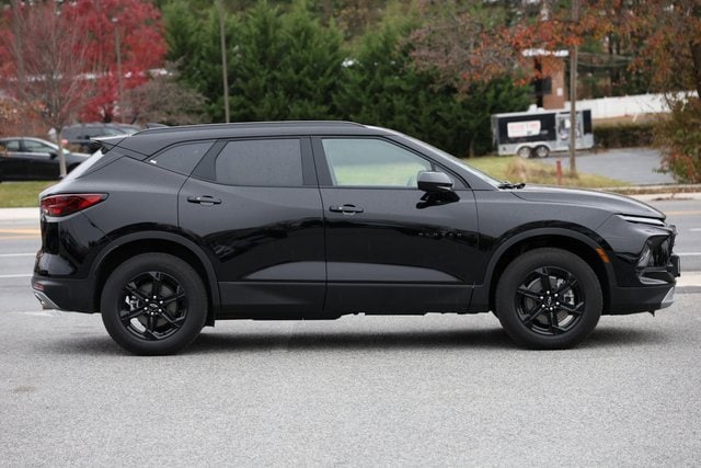 2025 Chevrolet Blazer 2LT photo 2