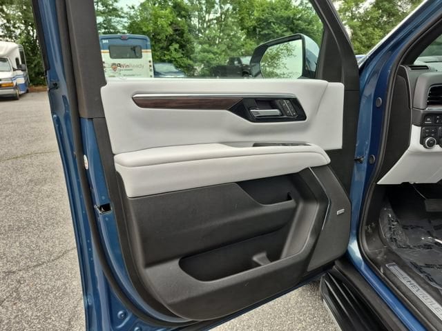 2025 Chevrolet Tahoe Premier - Photo 11