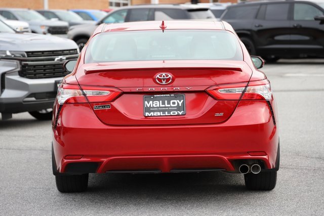 2020 Toyota Camry SE photo 3
