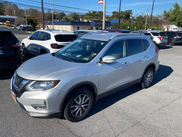 2018 Nissan Rogue SV photo 3
