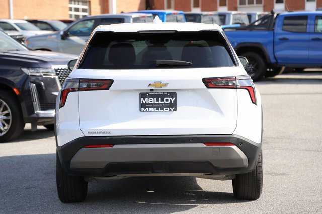 2025 Chevrolet Equinox LT photo 3