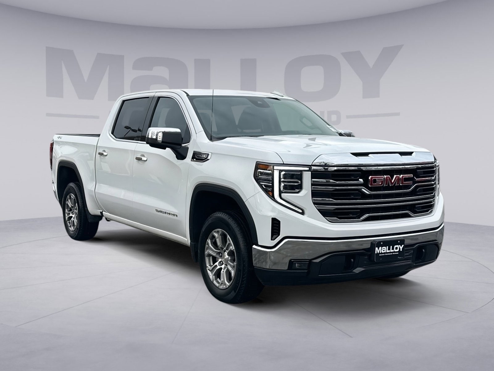 2025 GMC Sierra 1500 SLT's photo