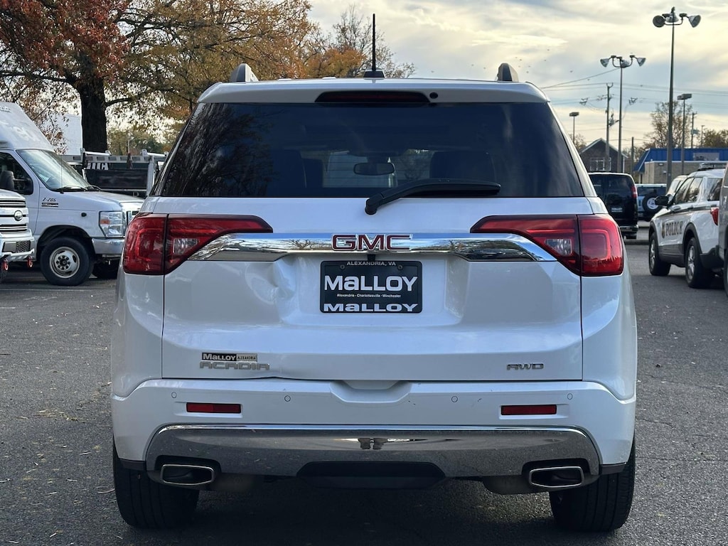 2017 Gmc Acadia Denali photo 2