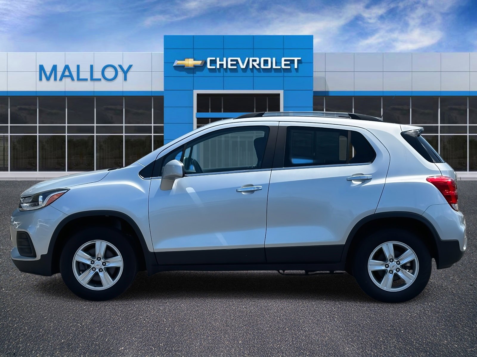 2020 Chevrolet Trax LT photo 2