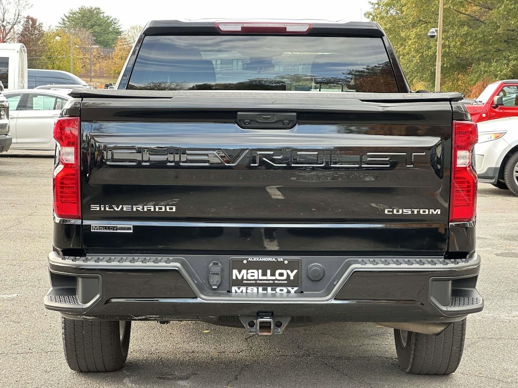 2024 Chevrolet Silverado 1500 Custom photo 2