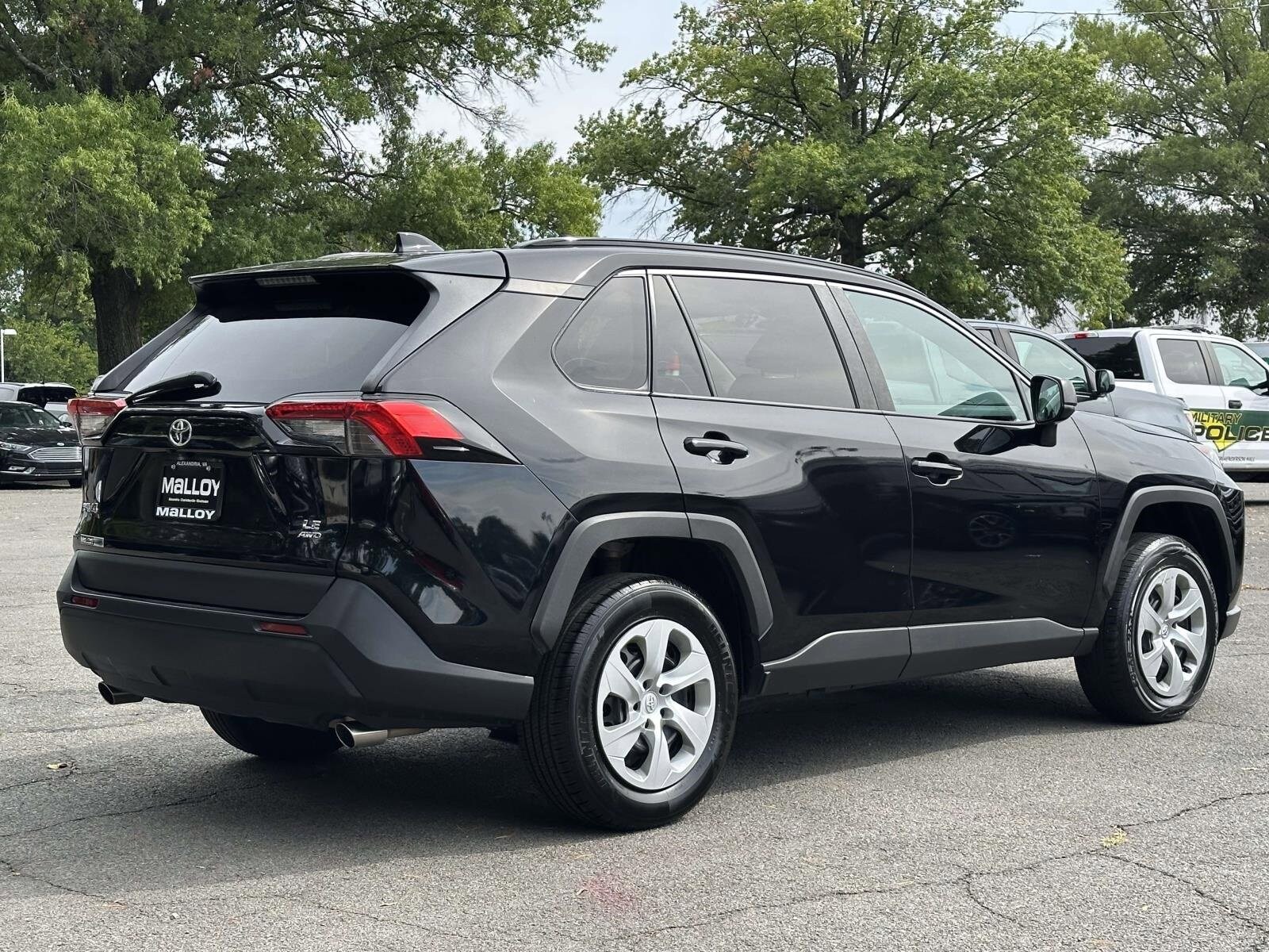2020 Toyota RAV4 LE photo 3