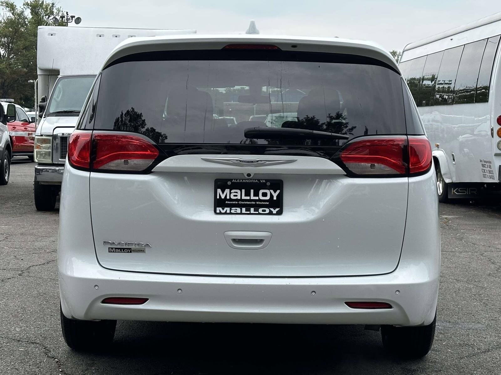 2019 Chrysler Pacifica LX photo 3