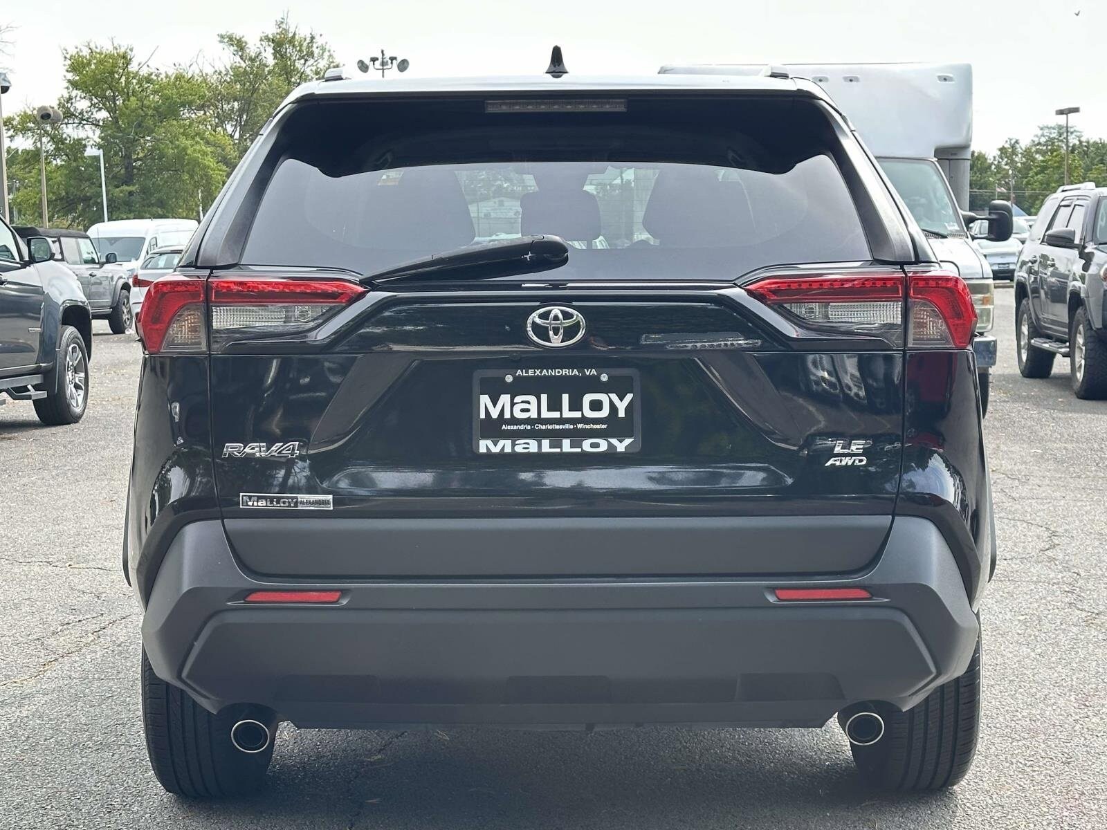 2020 Toyota RAV4 LE photo 2