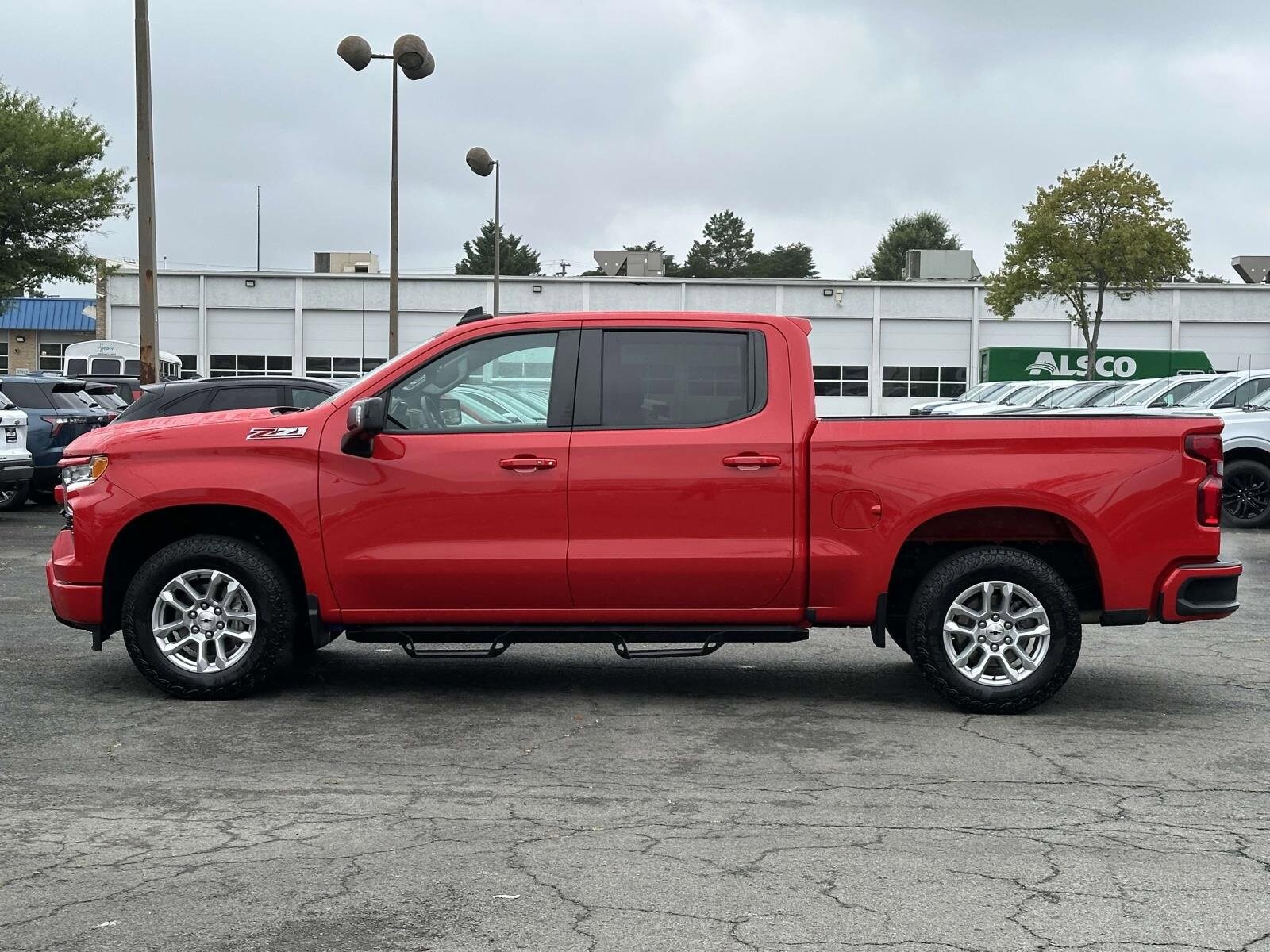 2023 Chevrolet Silverado 1500 RST photo 2