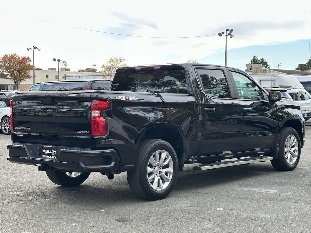 2024 Chevrolet Silverado 1500 Custom photo 3