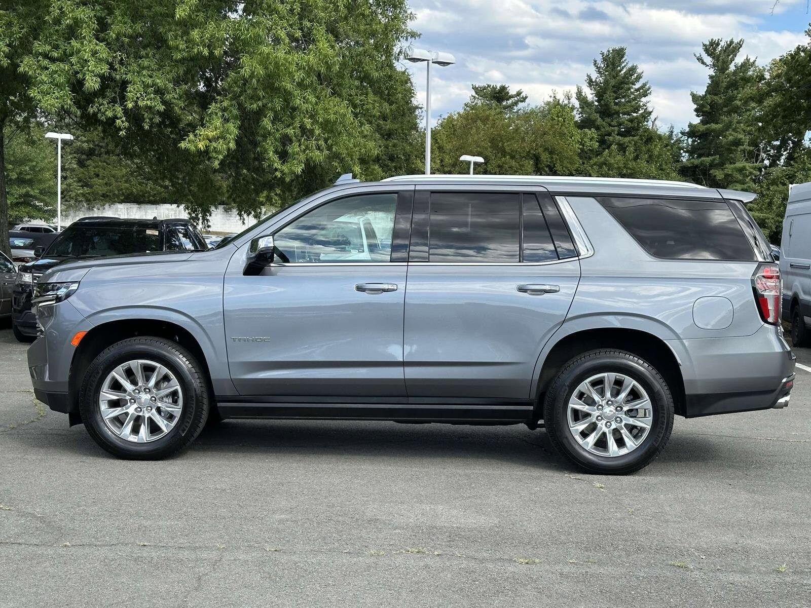 2021 Chevrolet Tahoe Premier photo 2