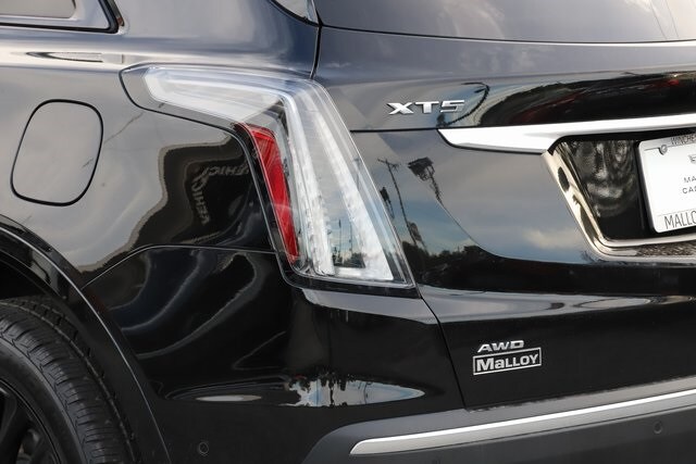 2021 Cadillac XT5 Sport photo 2