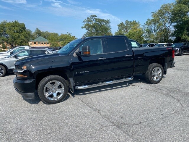 2018 Chevrolet Silverado 1500 Custom photo 3