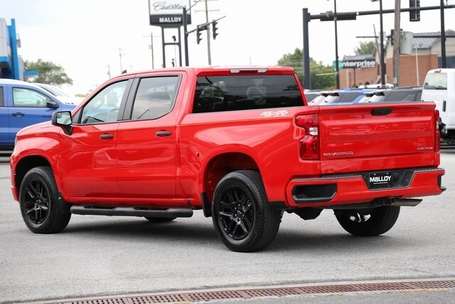 2024 Chevrolet Silverado 1500 Custom photo 2