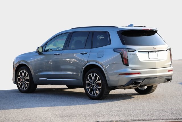 2023 Cadillac XT6 Sport photo 2