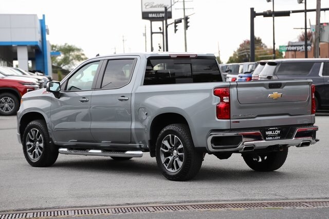2024 Chevrolet Silverado 1500 LT photo 2