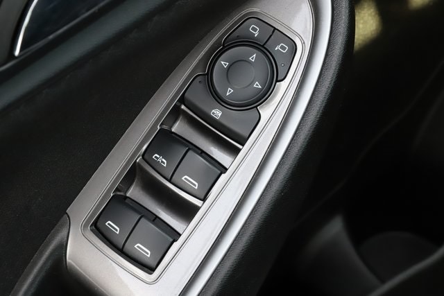 2023 Chevrolet Malibu 1LT photo 2