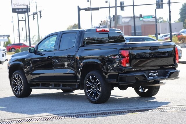 2024 Chevrolet Colorado LT photo 2