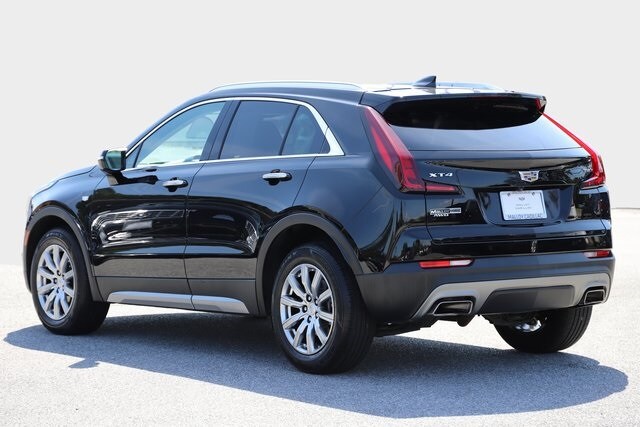 2022 Cadillac XT4 Premium Luxury photo 3