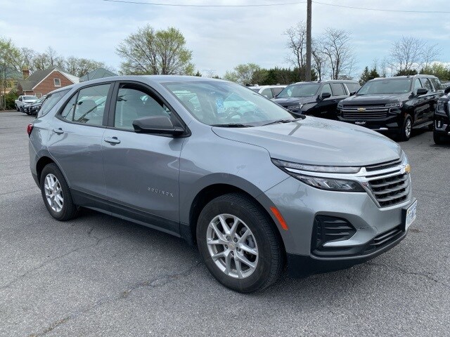 2023 Chevrolet Equinox LS photo 2