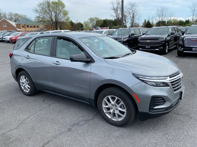 2023 Chevrolet Equinox LS photo 3