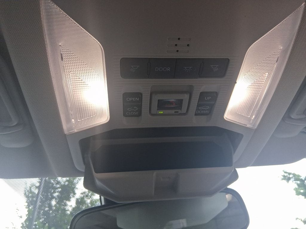 2025 Toyota RAV4 XLE - Photo 21