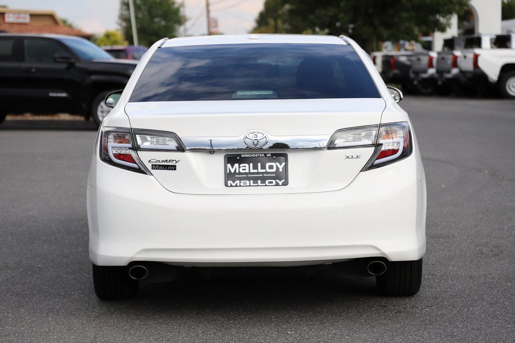 2014 Toyota Camry XLE photo 3