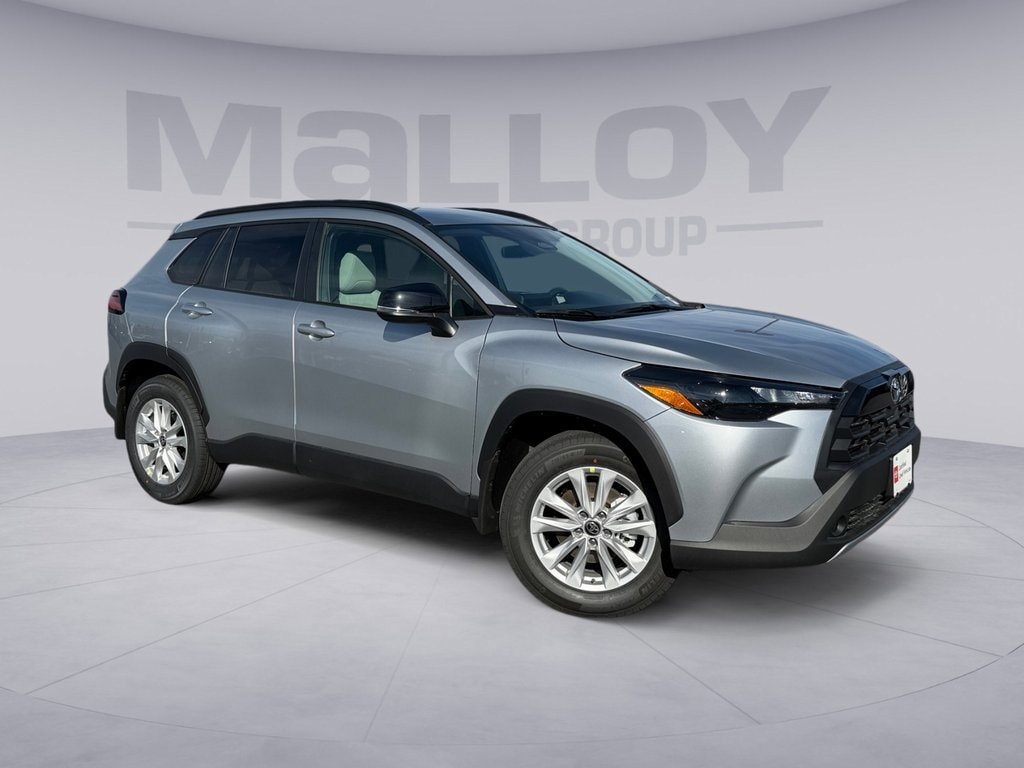 2026 Toyota Corolla Cross LE's photo
