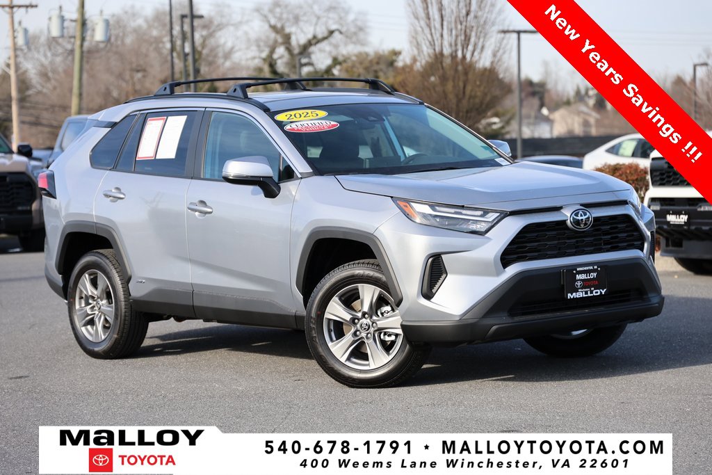 2025 Toyota RAV4 XLE's photo
