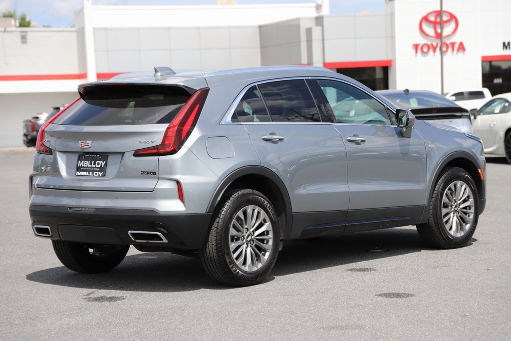 2024 Cadillac XT4 Premium Luxury photo 3