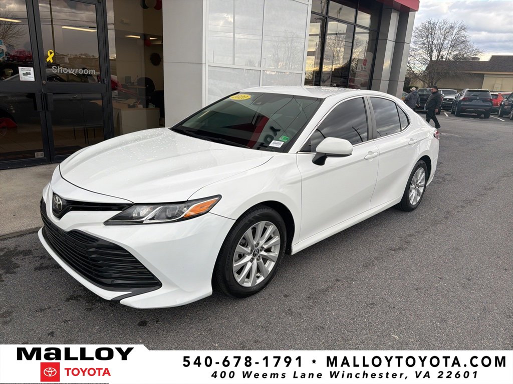 2020 Toyota Camry LE's photo