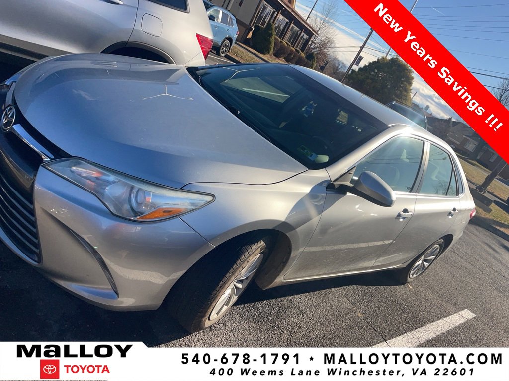 2016 Toyota Camry LE's photo