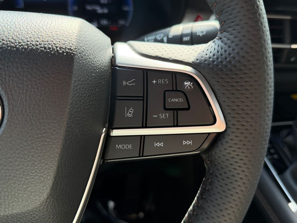 2025 Toyota Sienna 24