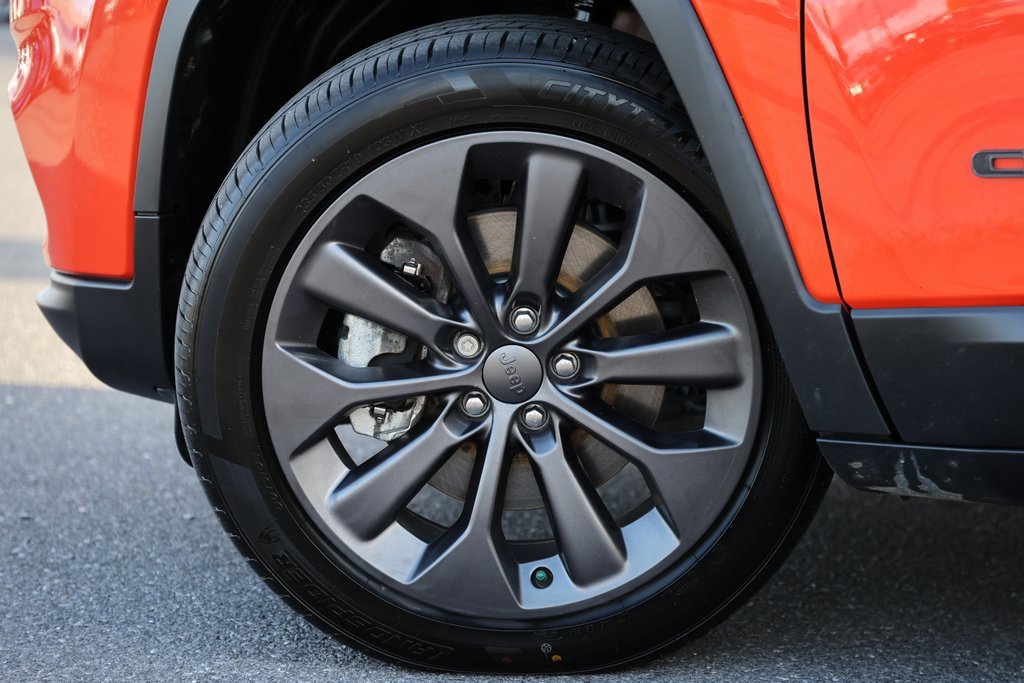 2021 Jeep Cherokee Latitude Lux photo 2