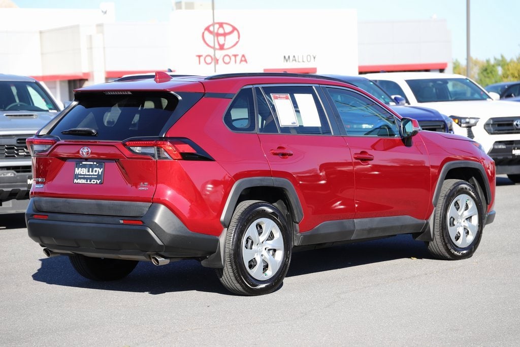 2021 Toyota RAV4 LE photo 3