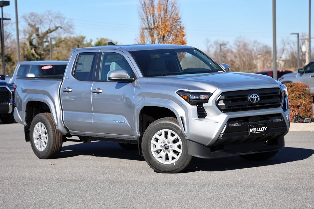 2025 Toyota Tacoma SR5's photo