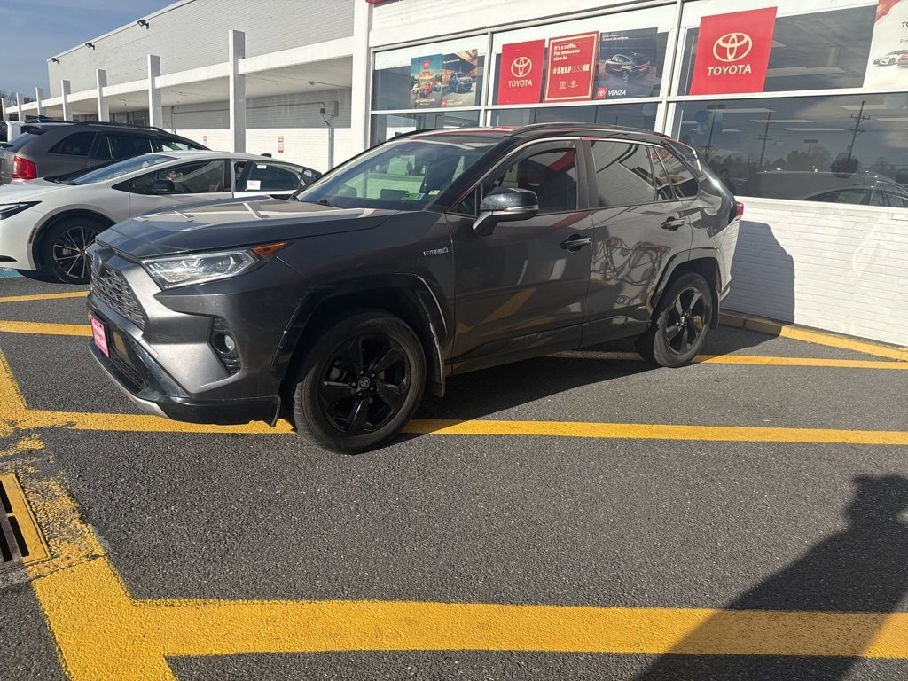 2019 Toyota RAV4 SE's photo
