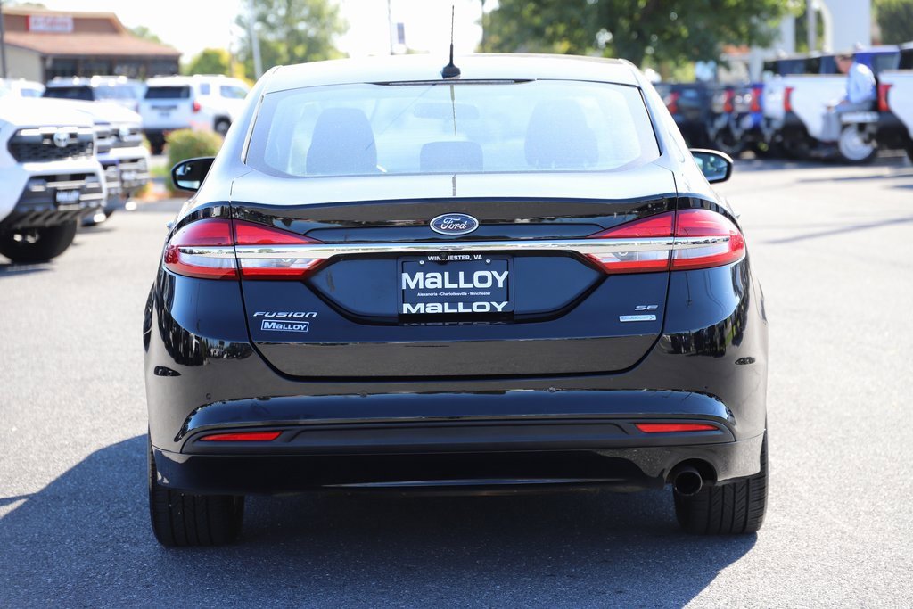 2018 Ford Fusion SE photo 2