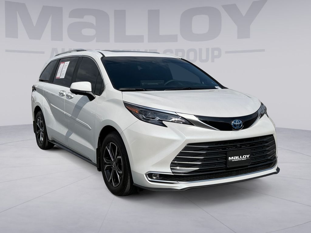 2025 Toyota Sienna 7